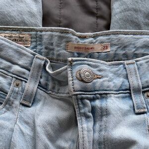 Levi’s Baggy Jeans